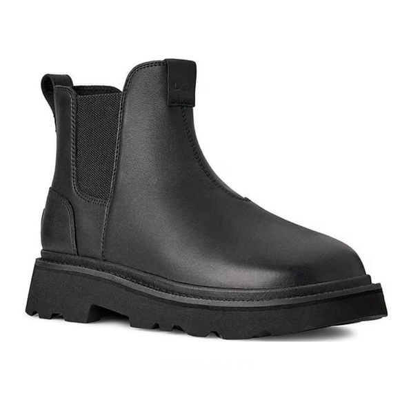 VGUC- UGG Leather Lug Sole Chelsea Boot